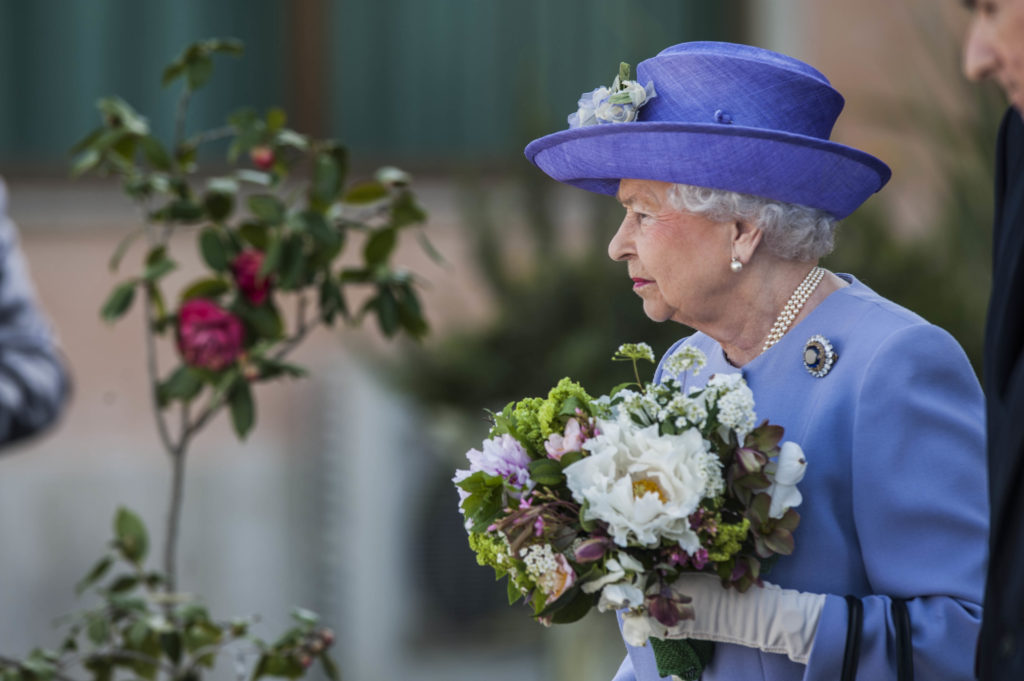 La regina Elisabetta lascia l'Italia